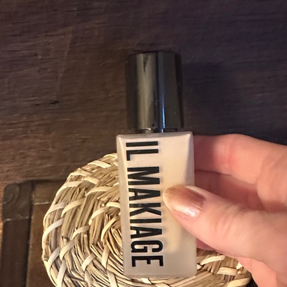 IL MAKIAGE Cream Foundation Woke Up Like This - Picture 7 of 7